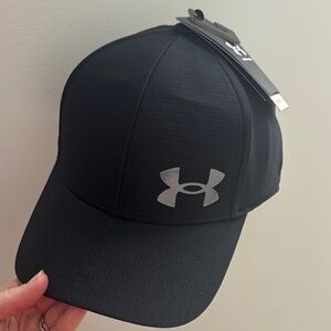 Under Armour Black and Silver Logo Cap - BNWT SIZE L/XL